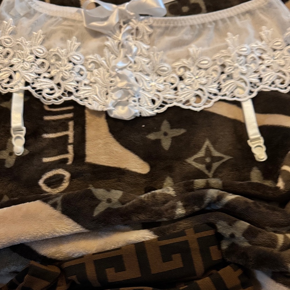 Frederick's of Hollywood White Lace Garter Belt